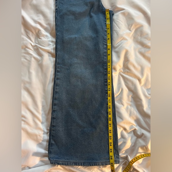 Good American Blue Wide Leg Flare Jeans - Picture 5 of 5